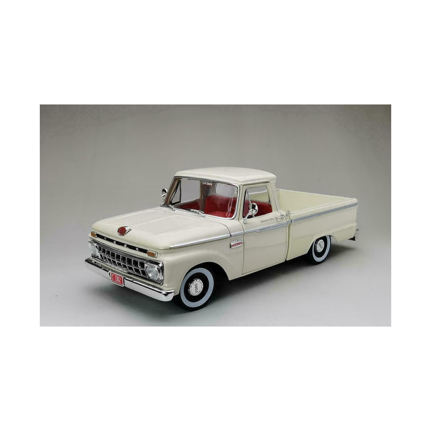 Miniature 1/18 Ford F100 SUNSTAR 1302 | US Pièces Autos